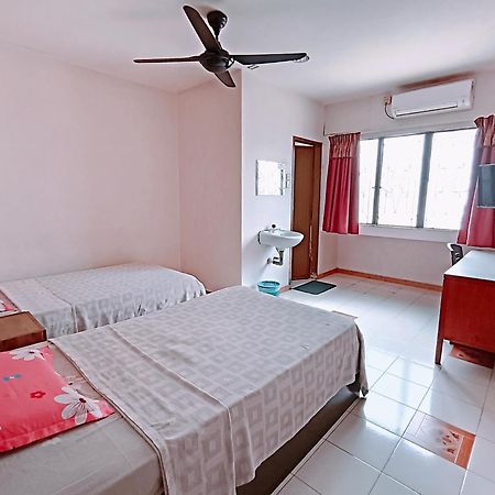 New Budget Inn Hotel Chukai Екстер'єр фото