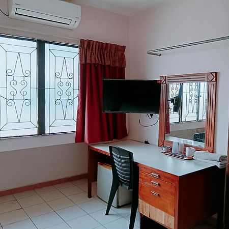 New Budget Inn Hotel Chukai Екстер'єр фото
