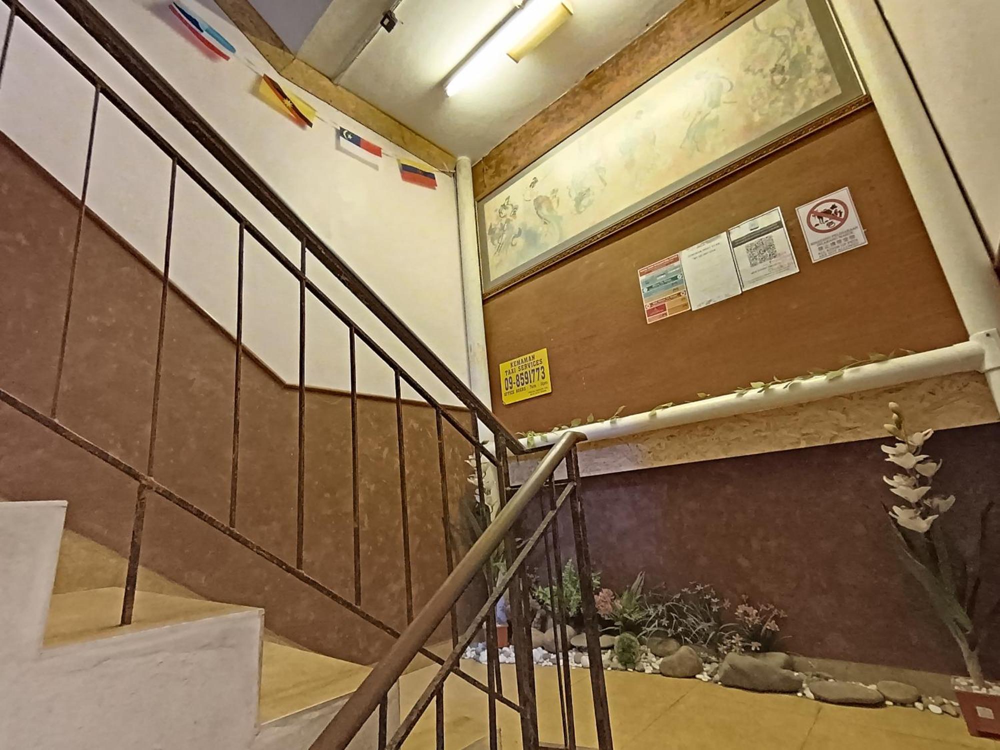 New Budget Inn Hotel Chukai Екстер'єр фото