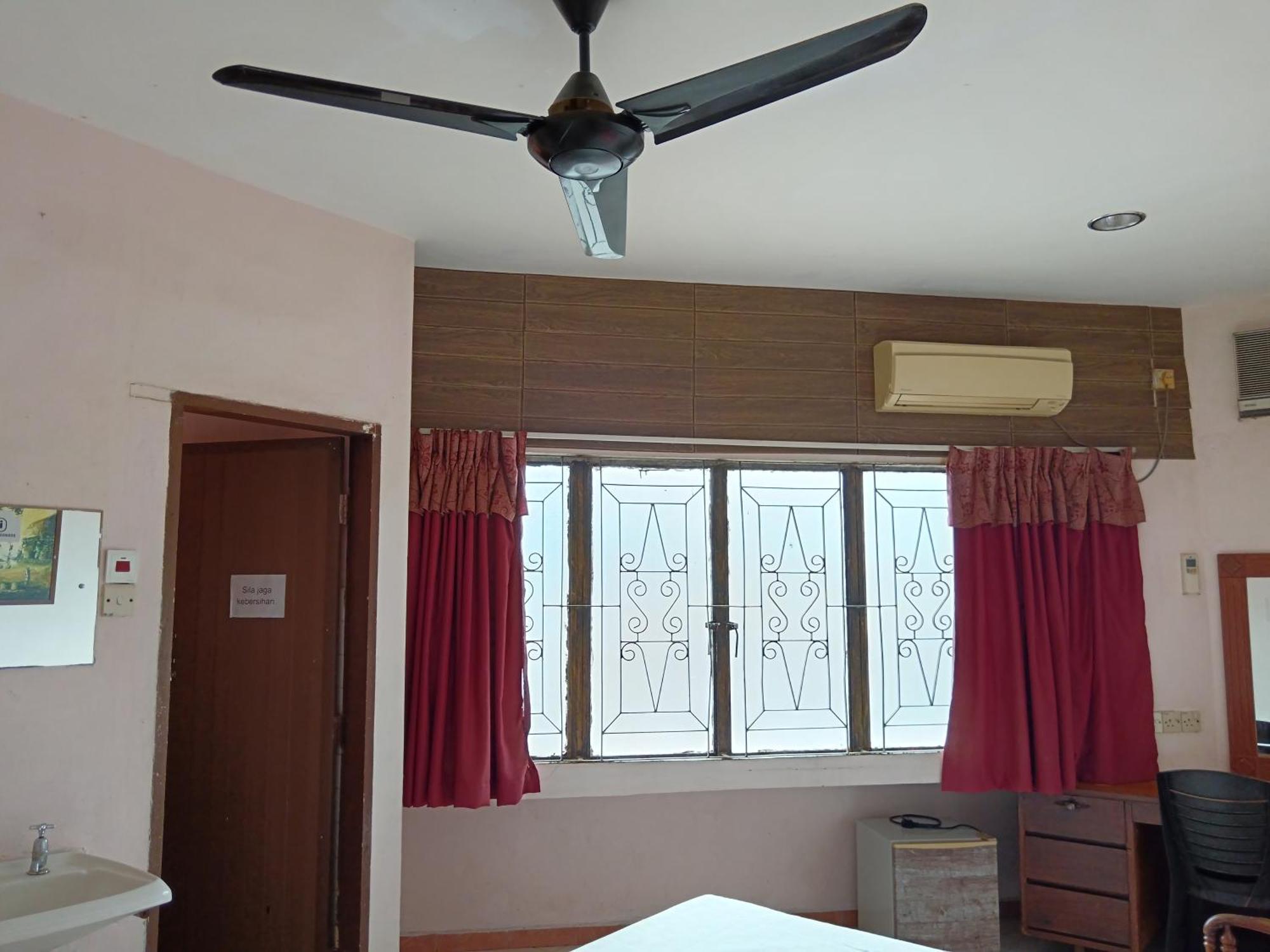 New Budget Inn Hotel Chukai Екстер'єр фото