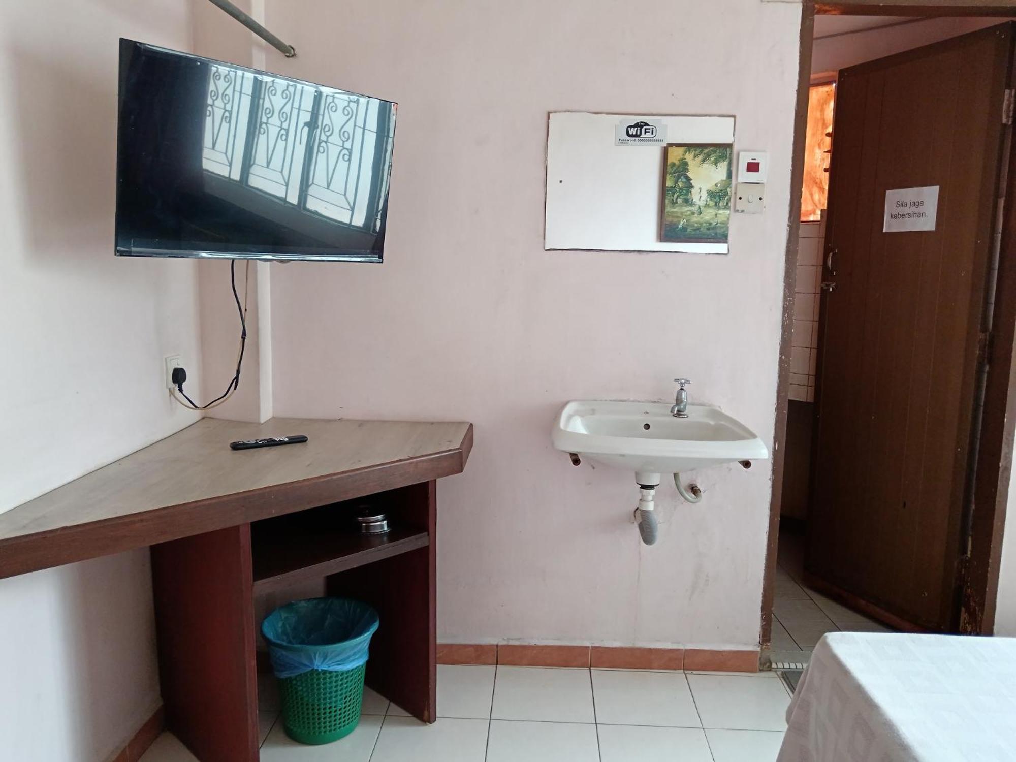 New Budget Inn Hotel Chukai Екстер'єр фото