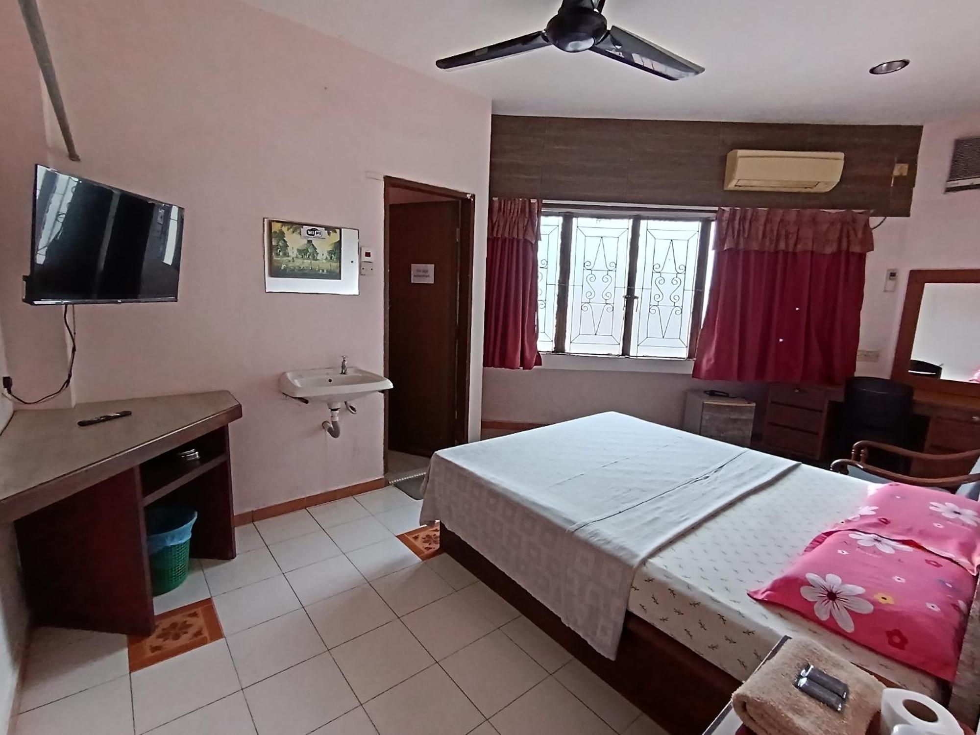 New Budget Inn Hotel Chukai Екстер'єр фото