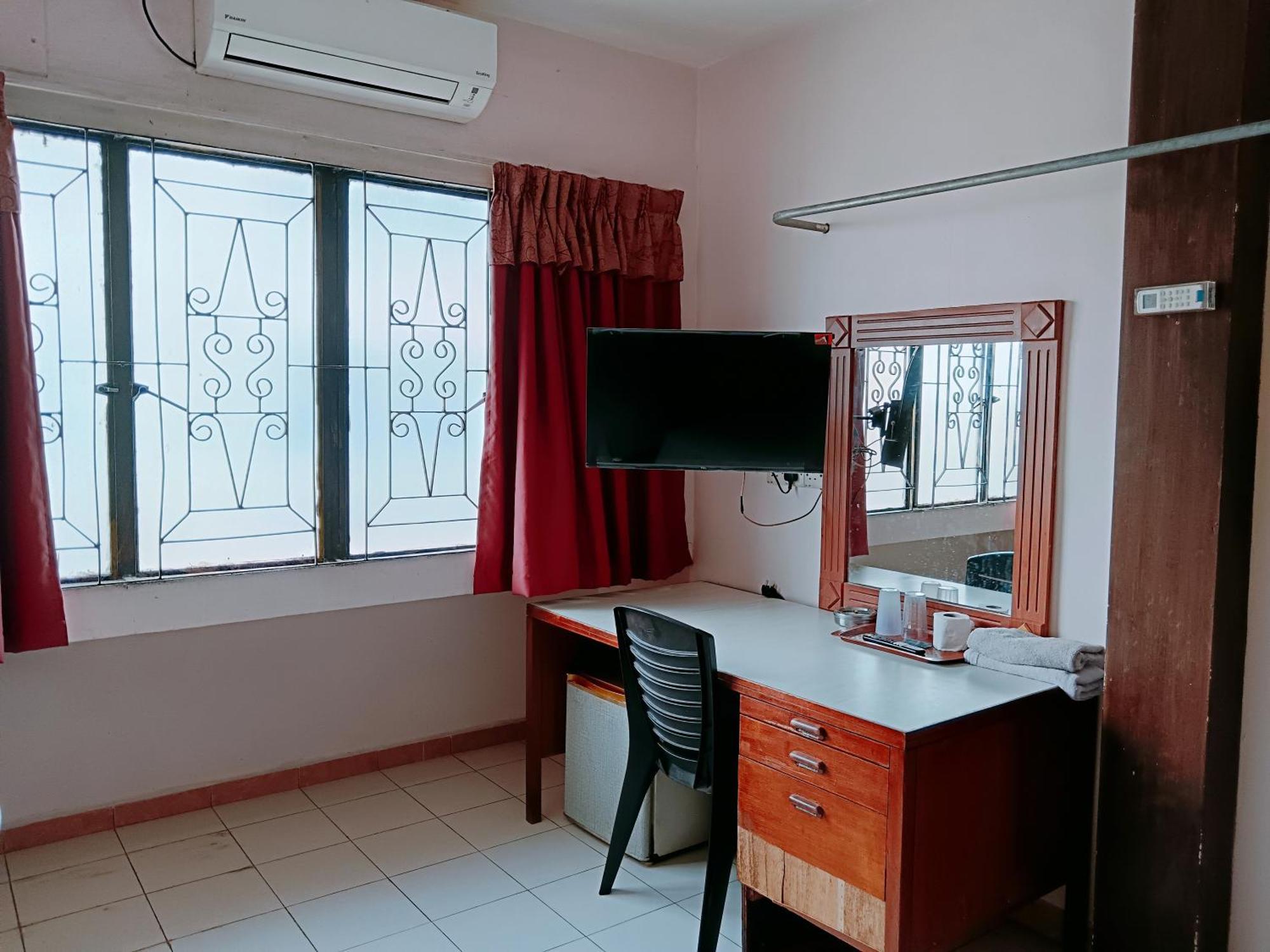 New Budget Inn Hotel Chukai Екстер'єр фото